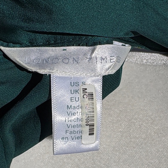 London Times Elegant Green Halter Top - Picture 6 of 8